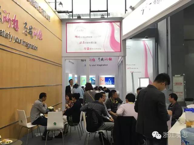 金沙威尼斯欢乐娱人城第22届全国铝门窗幕墙行业年会盛大开会浙江凌志荣获“建筑胶十(图1)